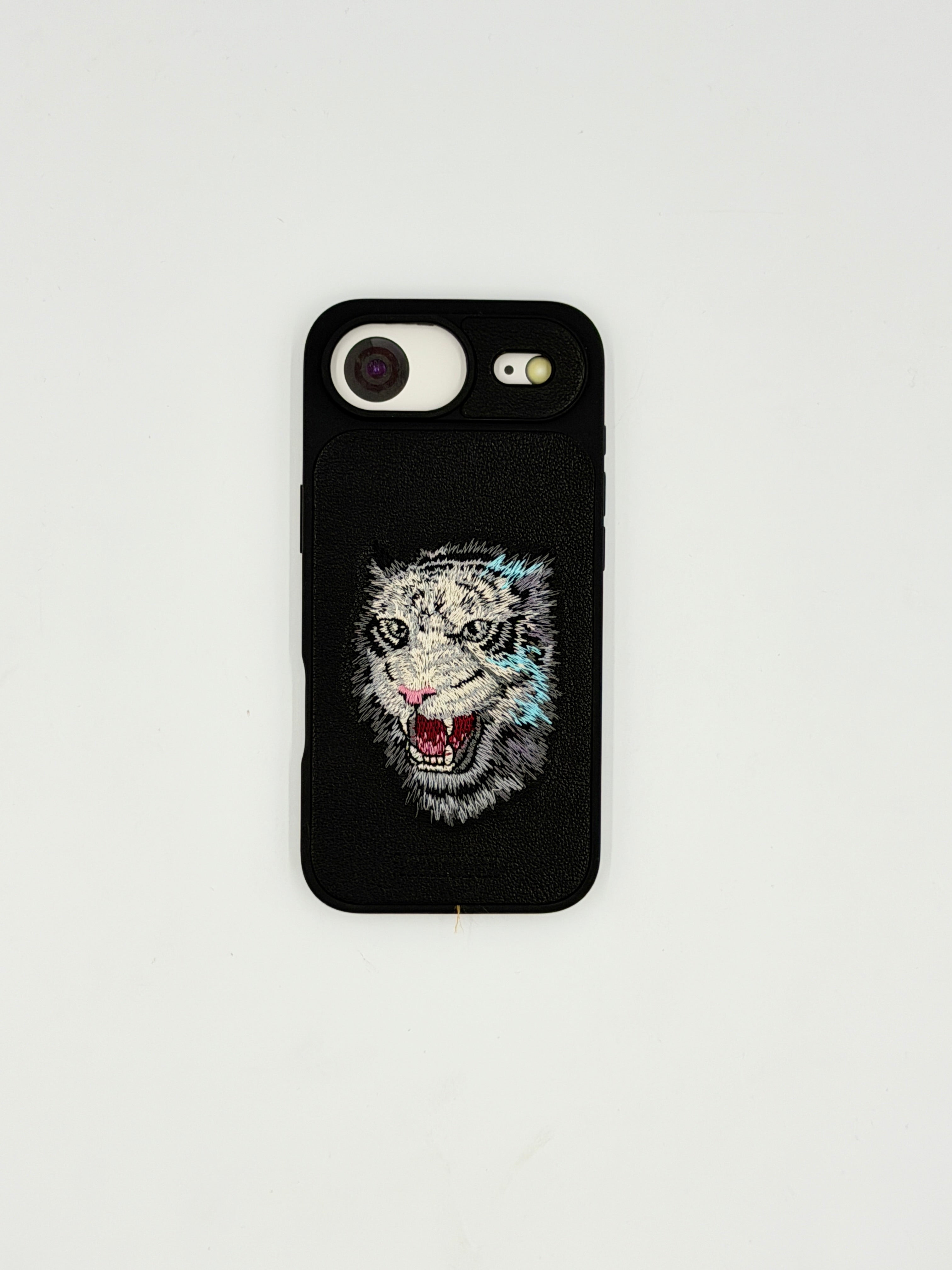 Roaring Tiger Emblem Case (iPhone 17 Air)