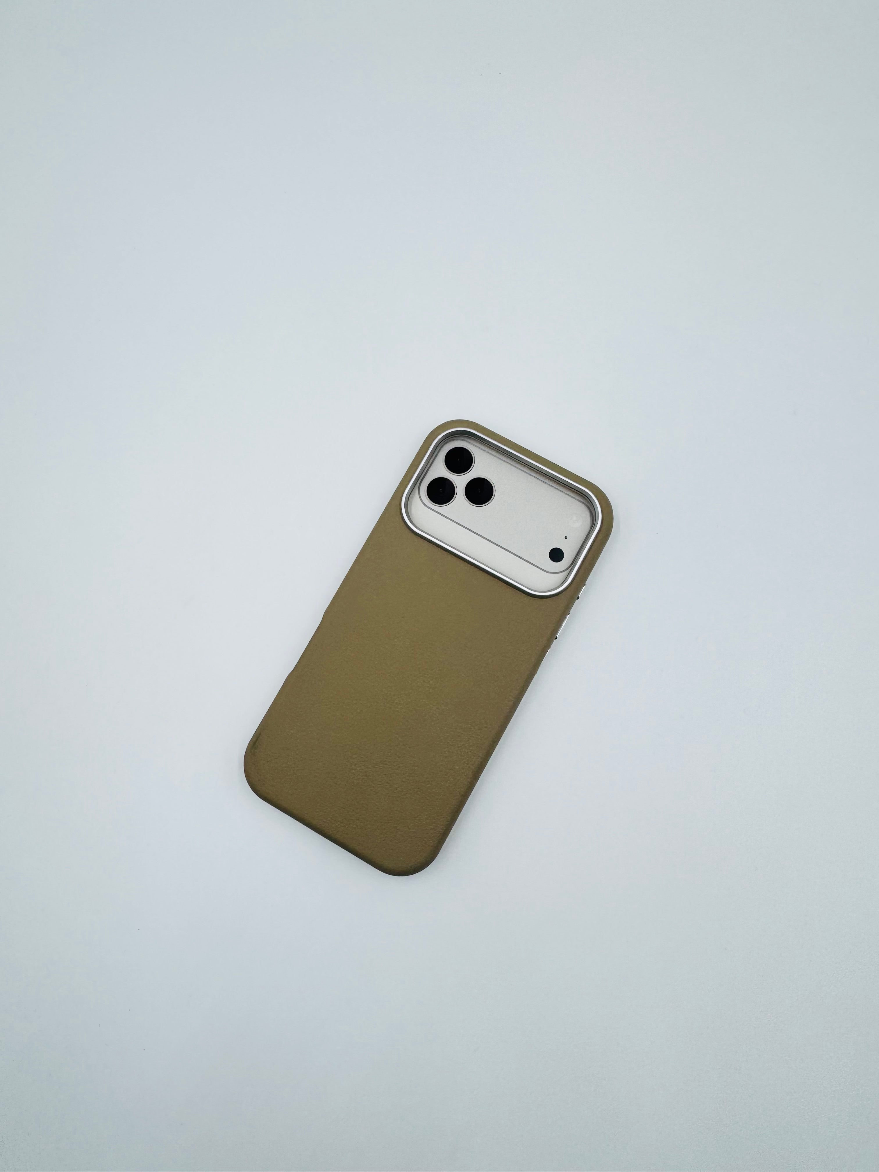 iPhone 17 Pro - Luxe Magnetic Wood & Leather Case
