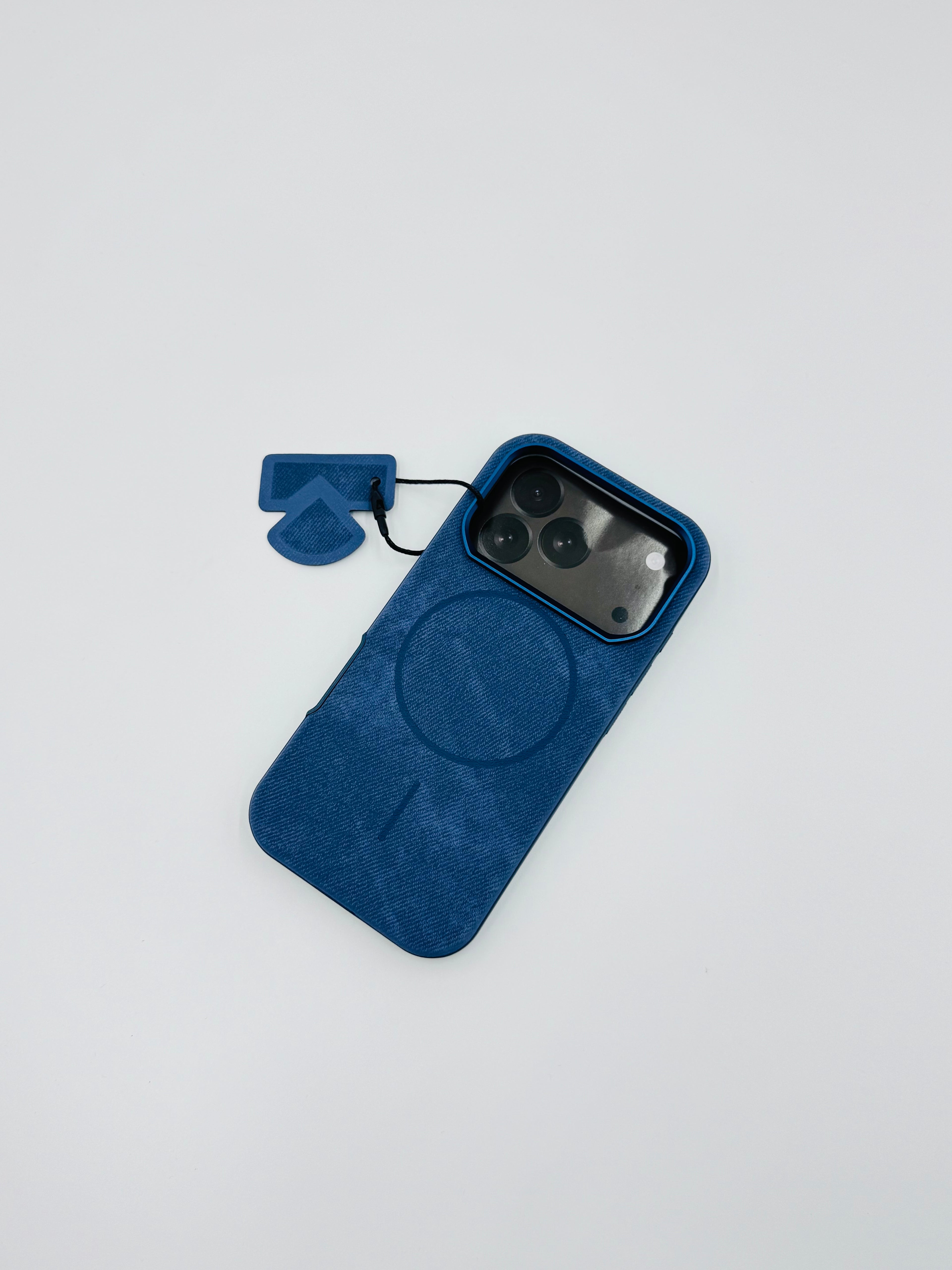 iPhone 17 Pro – Luxe Fabric MagSafe Case