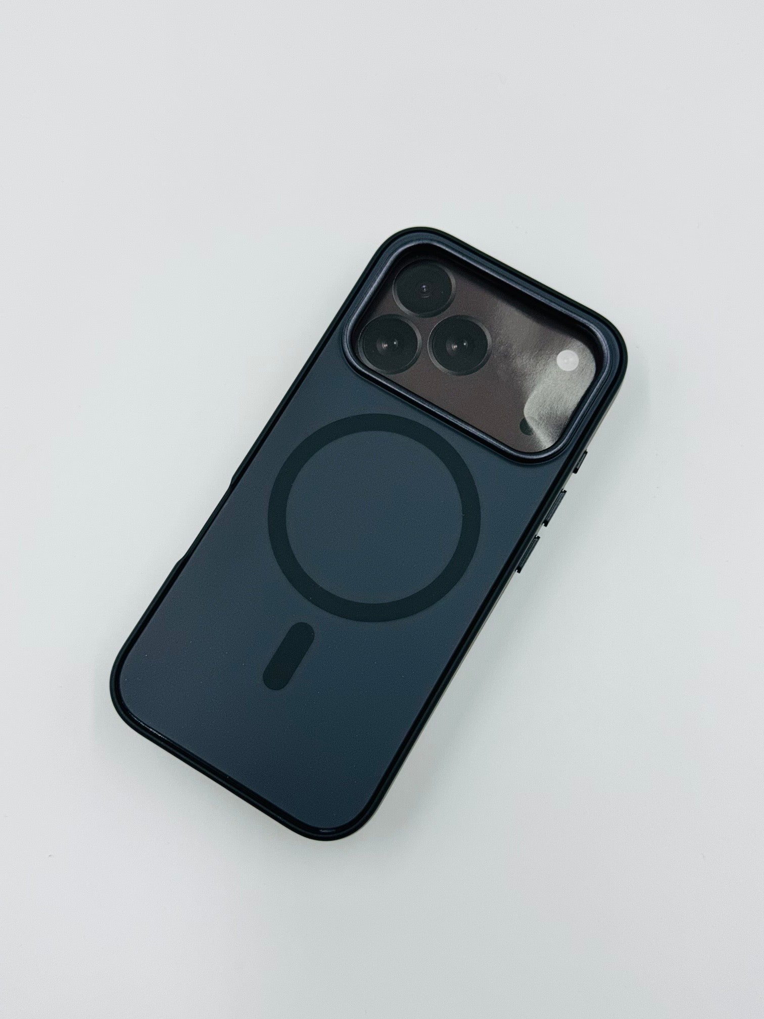 iPhone 17 Pro - AeroShield Matte MagSafe Case