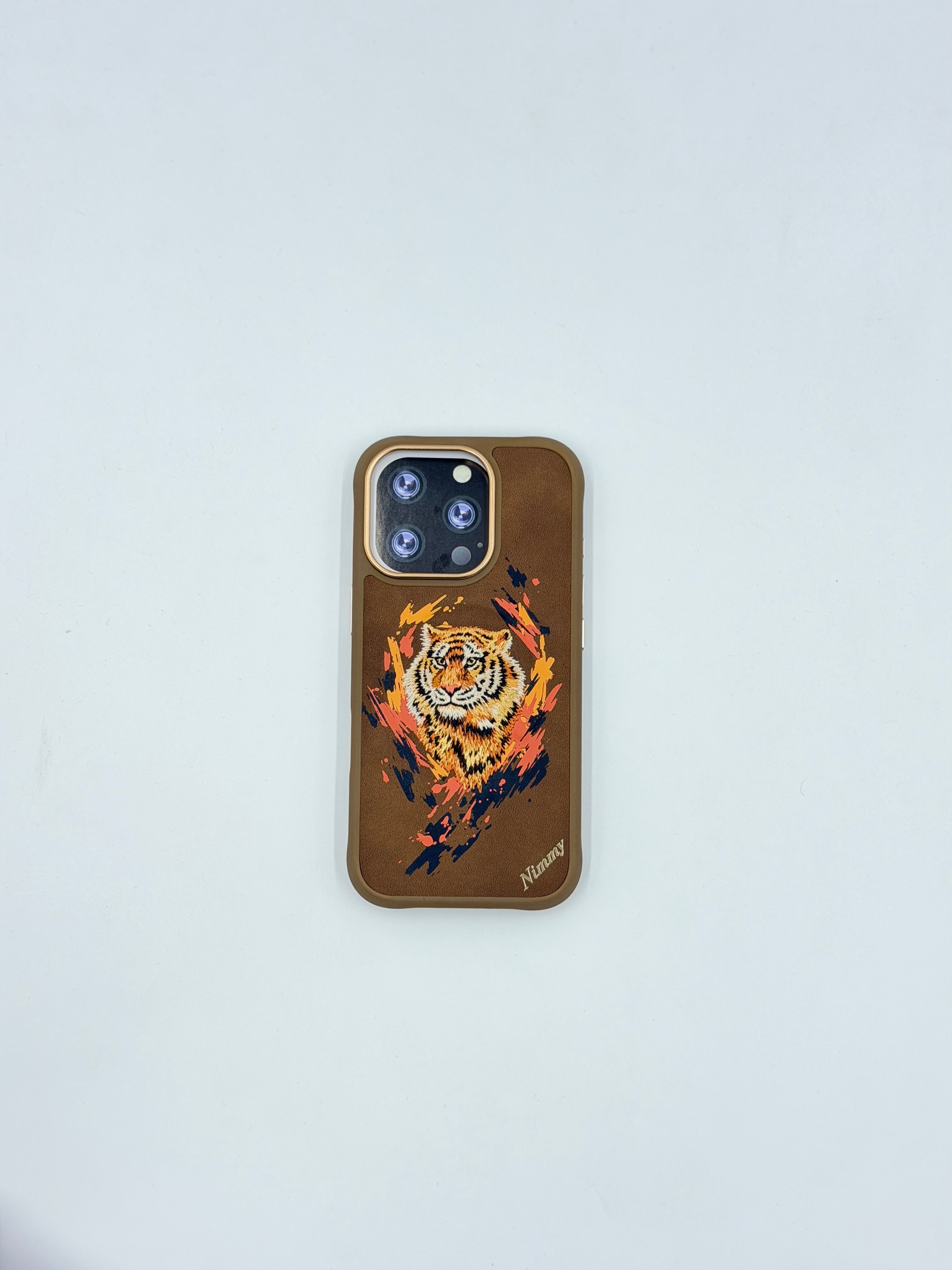 Royal Tiger Art Leather-Feel Case – Desert Brown (iPhone 15 Pro)